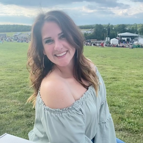 Profile Picture of Mendy Adams (@mbadams85) on Poshmark