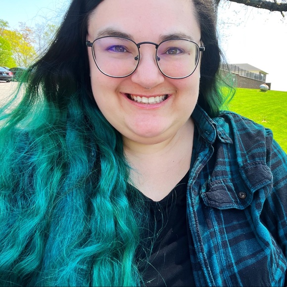 Profile Picture of Lisa Kovach (@lisaann1091) on Poshmark