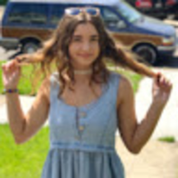 Profile Picture of Gabriela Krochmal (@gkrochmal98) on Poshmark