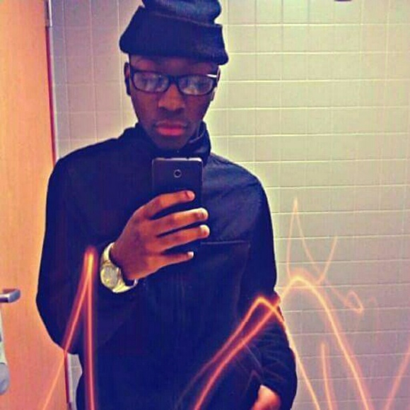 Profile Picture of Stevie Barnes (@_stevieb) on Poshmark