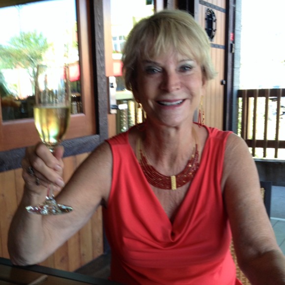 Profile Picture of Lisa Mac (@lisasmac1017) on Poshmark