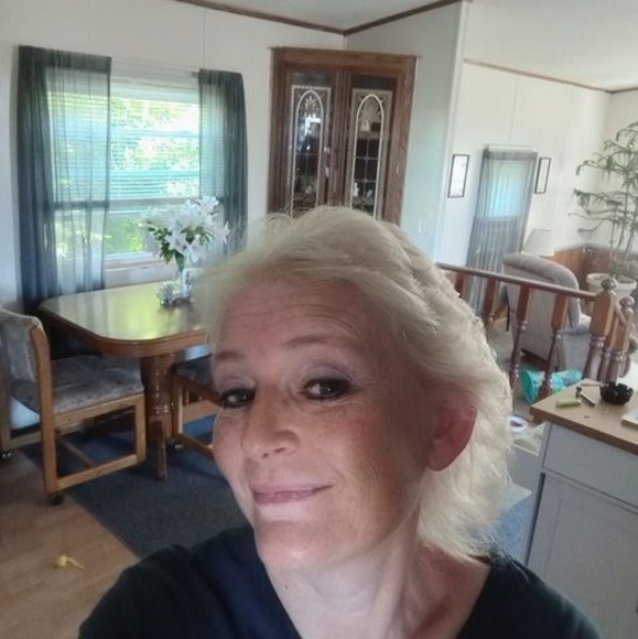 Profile Picture of Stephanie Fulton (@stephanieful415) on Poshmark