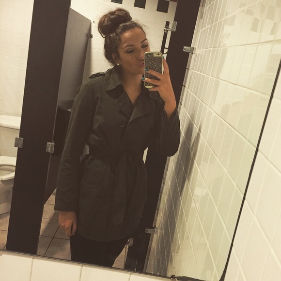 Nicole Daharsh - Poshmark Profile Picture of Nicole Daharsh (@nicoleddd) on Poshmark