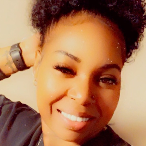 Profile Picture of Stacey Mitchell (@stacey8445) on Poshmark