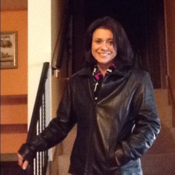 Profile Picture of Joanne Peters (@jujupeters) on Poshmark