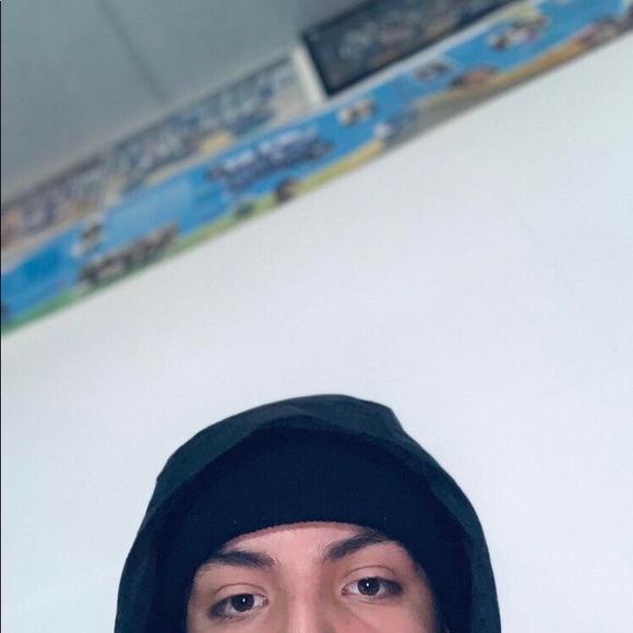 Profile Picture of Matthew Barrios (@matthew_barrios) on Poshmark