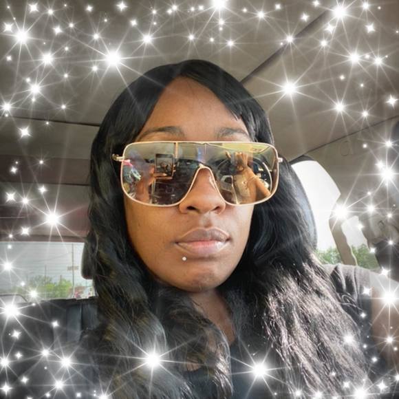 Profile Picture of Denise Rivers (@dnrivers) on Poshmark