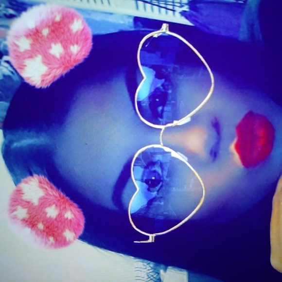 Profile Picture of Iris Torres (@iristorres2816) on Poshmark