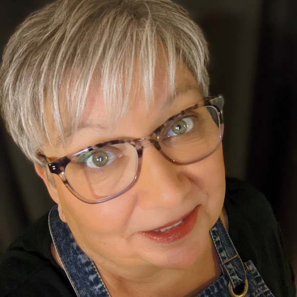 Profile Picture of Jane Campbell (@audioaggie) on Poshmark