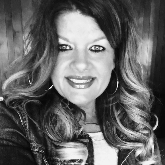 Profile Picture of Kelli Cassidy (@kellicassidy) on Poshmark