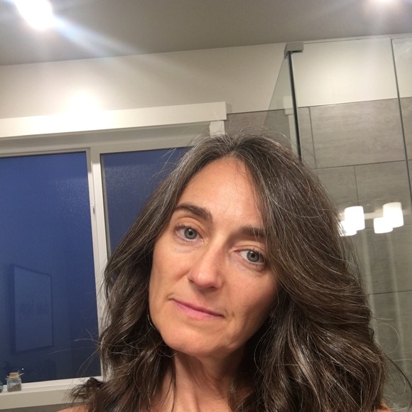 Profile Picture of Carey Swales (@swales_carey) on Poshmark