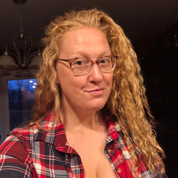 Profile Picture of Tracy Hooker (@tracy_hooker) on Poshmark