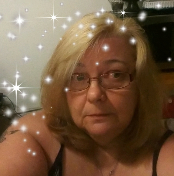 Profile Picture of Jennifer Yeoman (@jenyo69) on Poshmark