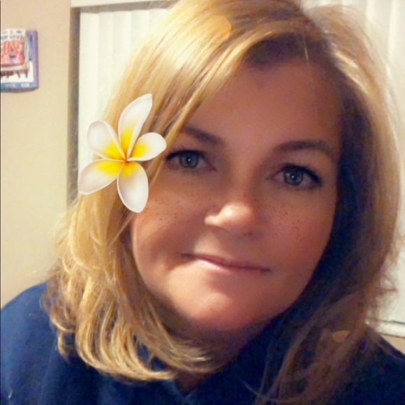 Profile Picture of Jane James (@rmcd1977) on Poshmark