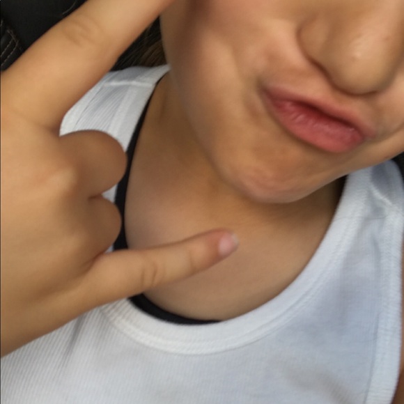 Profile Picture of Julia Theriot (@juliatheriot) on Poshmark