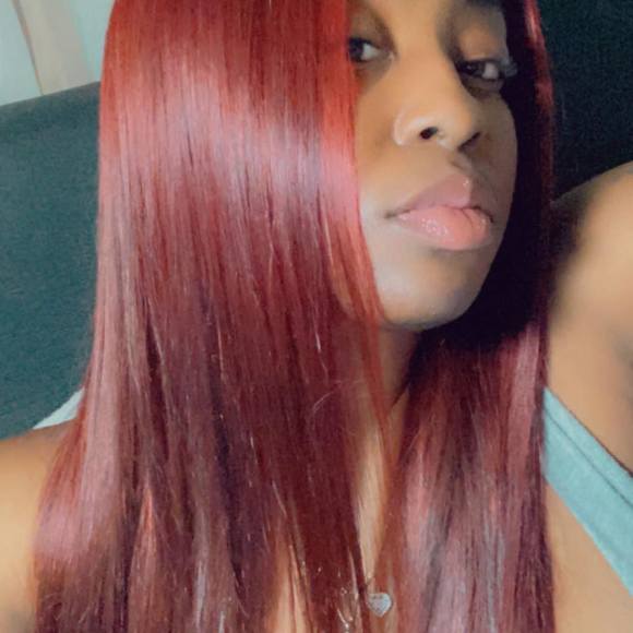 Profile Picture of Derricka Crumb (@deecrumb) on Poshmark