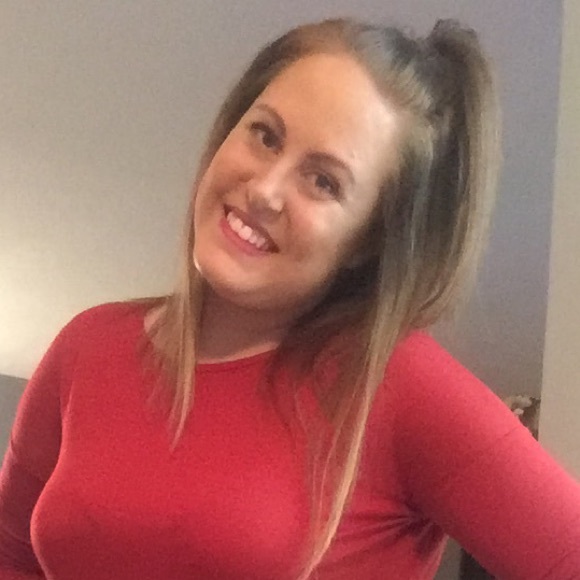 Profile Picture of Heather Kemper (@heatherkss) on Poshmark