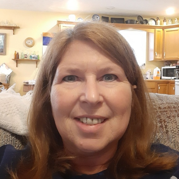 Profile Picture of Carla Lupton (@caralrad406) on Poshmark