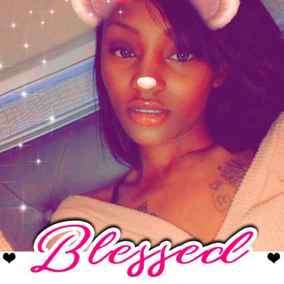 Profile Picture of Nicole Miller (@kethompson22) on Poshmark