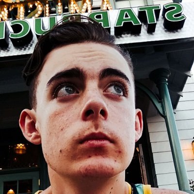 Profile Picture of Ethan Roach (@KingE_R03) on Twitter