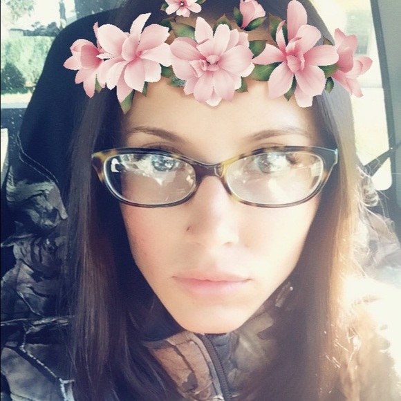 Profile Picture of Megan Kidder (@meganmariekx3) on Poshmark