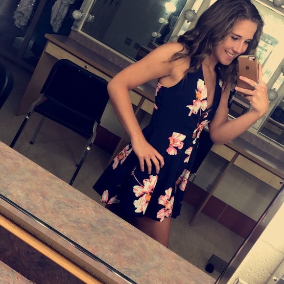 Profile Picture of Hanna Schwertfeger (@hannaschwert224) on Poshmark
