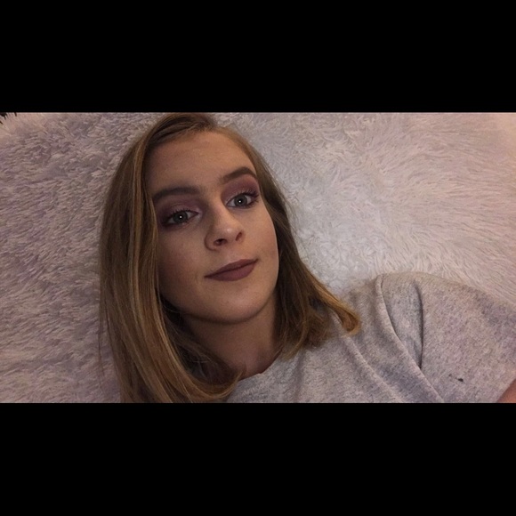 Profile Picture of Sage Andrues (@sageandrues6) on Poshmark