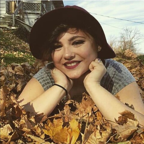 Profile Picture of Ciara Siemons (@ciaraann2367) on Poshmark