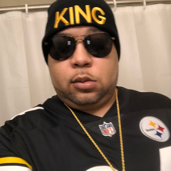 Profile Picture of Peter Peterson (@petedollars) on Poshmark