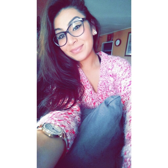 Profile Picture of Nery Rosales (@_nerryyy) on Poshmark