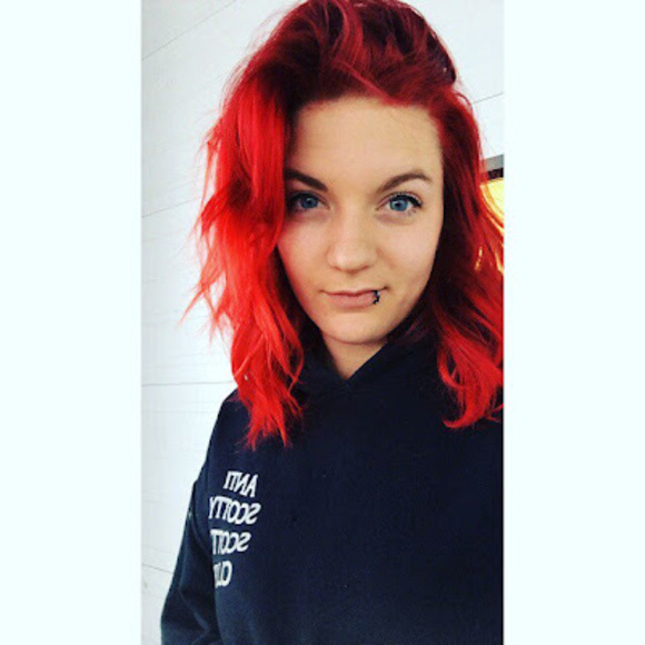 Profile Picture of Carissa Nield (@carissa_nield) on Poshmark
