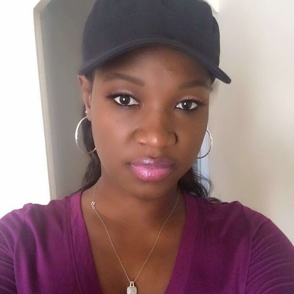 Madeline Paul - Poshmark Profile Picture of Madeline Paul (@pamelapaul) on Poshmark