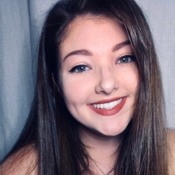 Profile Picture of Mary Tipton (@easymacsucks) on Poshmark