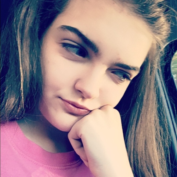 Profile Picture of Makenzie Burdette (@kenziebg117) on Poshmark