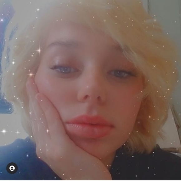 Profile Picture of Lily Peters (@simone616) on Poshmark