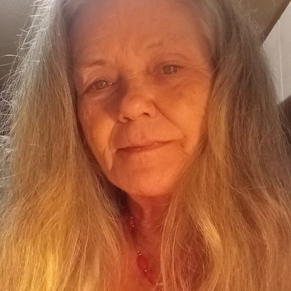 Profile Picture of Cindy Allsman (@cindyallsman) on Poshmark