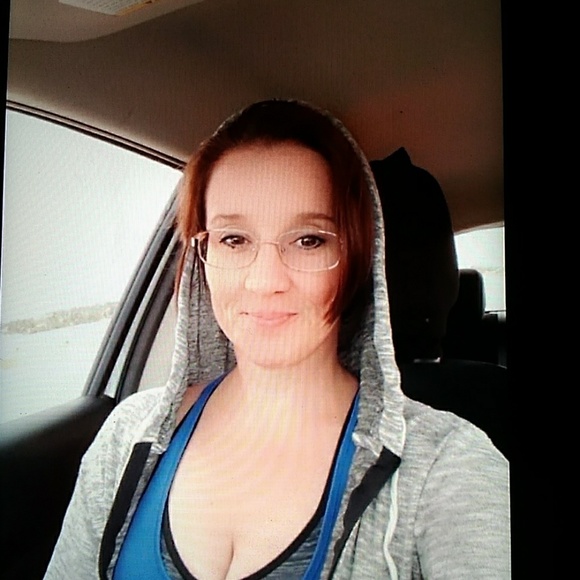 Profile Picture of Jen lynn Hussey (@beachqueen81) on Poshmark