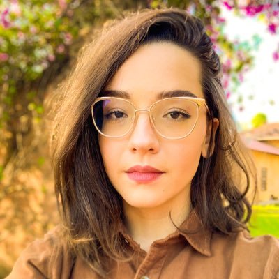 Profile Picture of Paula Schneider (@paulacschn) on Twitter