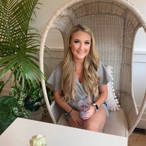 Morgan Pahler - Poshmark Profile Picture of Morgan Pahler (@morganp27) on Poshmark