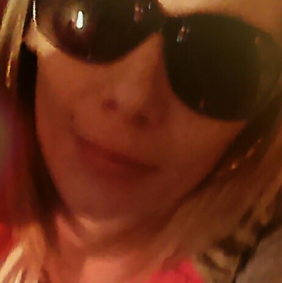Profile Picture of Kim Argabright (@kimmy_2005) on Poshmark