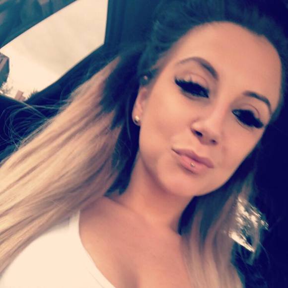 Profile Picture of Nikki Grabinsky (@grabinsky_2003) on Poshmark