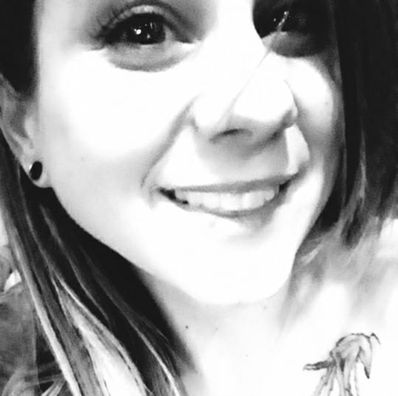 Profile Picture of Katie Cummings (@katcummin) on Poshmark