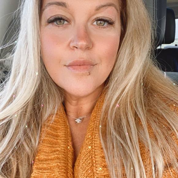 Profile Picture of Rachel Anevski (@divynemsr) on Poshmark