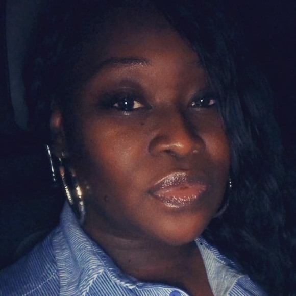 Profile Picture of Crystal Moye (@crystalmoore310) on Poshmark