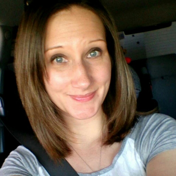 Profile Picture of Emily Wurm (@emilynwurm) on Poshmark