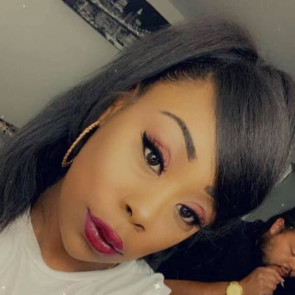 Profile Picture of Renise Kelly (@renisek89) on Poshmark