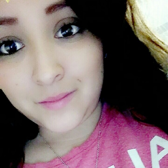 Profile Picture of Vega Vega (@zuleymavega977) on Poshmark