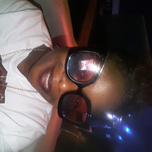 Profile Picture of Tamika Gilliard (@tamikagilliard) on Poshmark