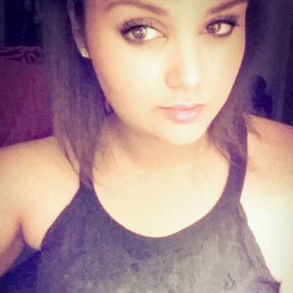 Profile Picture of Jazmyne Morris (@morris_j261) on Poshmark