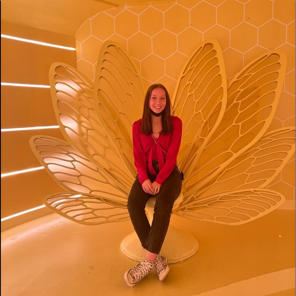 Profile Picture of Katie Barnello (@kmbarnello) on Poshmark